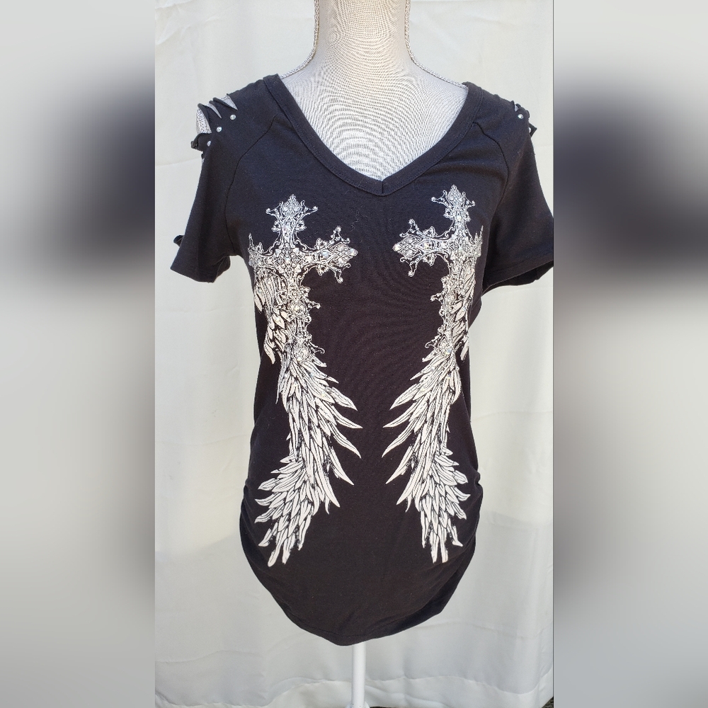Black V-Neck Top with White Intricate Cross Design. Size 2XL(XL)